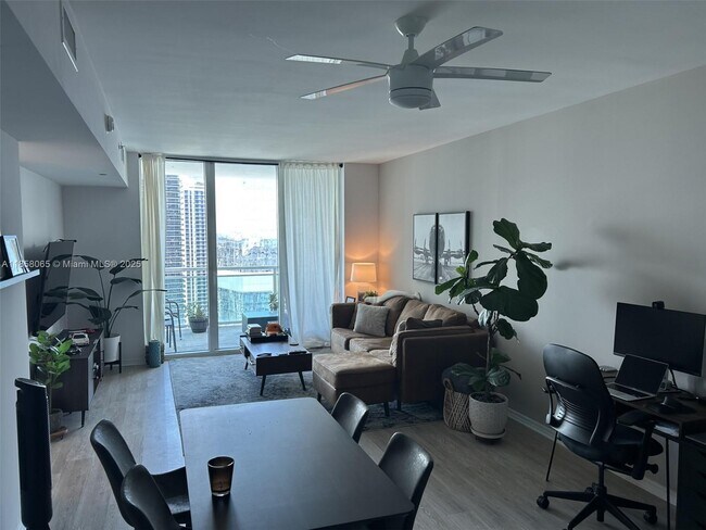 Foto del edificio - 950 Brickell Bay Dr