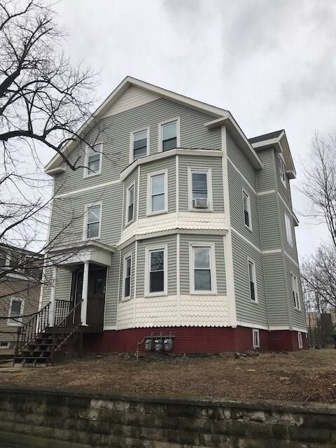 Primary Photo - 215 Public St