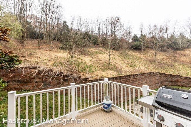 Building Photo - 3 br, 2.5 bath House - 1604 Kempton Place