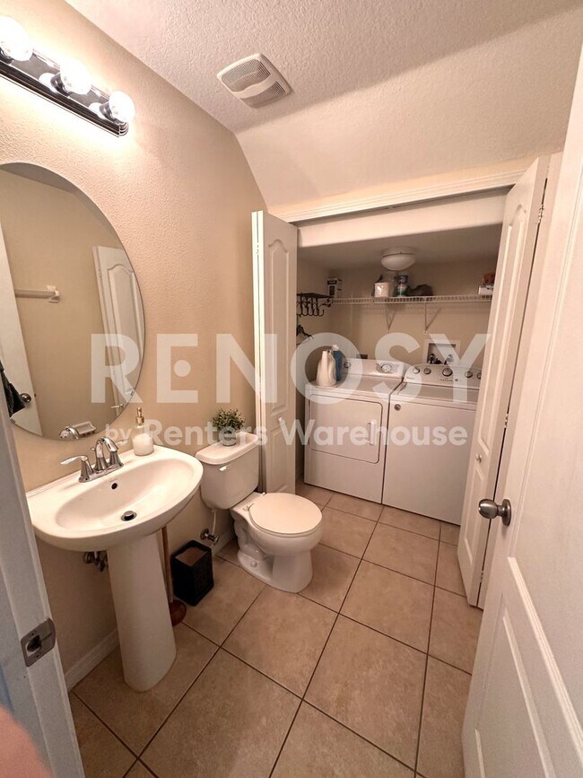 Building Photo - 10943 Keys Gate Dr