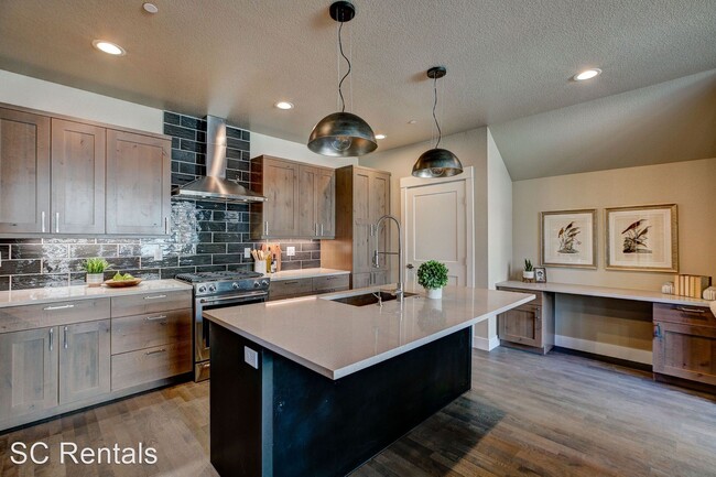 Building Photo - 4 br, 3.5 bath House - 910 Hillpond