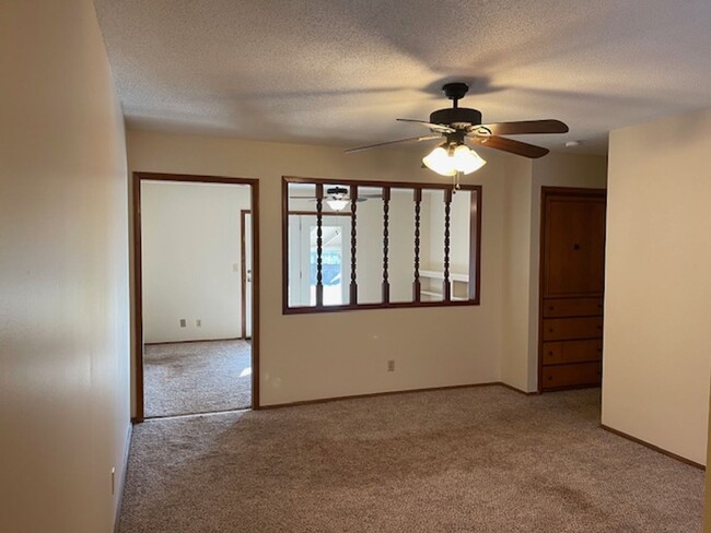 Building Photo - 3 Bed, 1.5 Bath, Great Location!