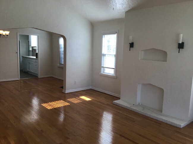 Living to Dining Room2 - 448 N Alta Vista Blvd
