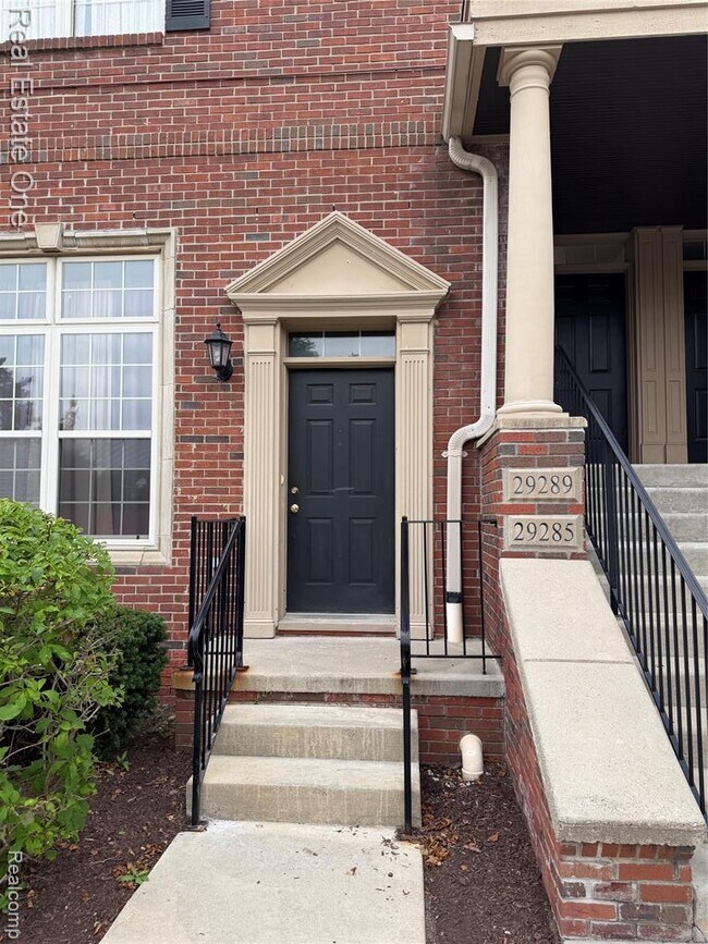 Foto del edificio - 29285 Glen Oaks Blvd E