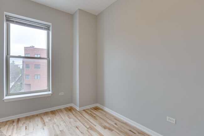 Foto del edificio - 602 S Western Ave