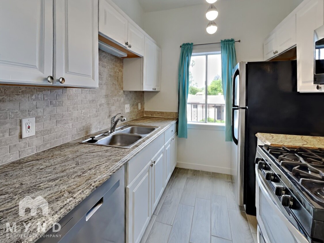 Foto principal - 828 S Langley Ave Unit 203