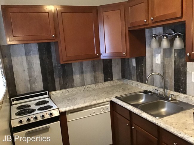 Building Photo - 50 W 9th Ave