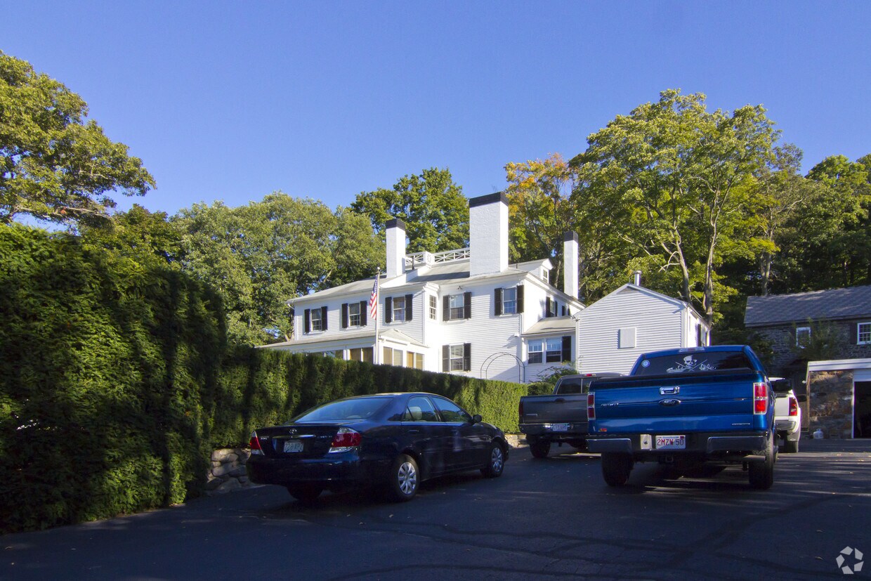 49 Salem Rd, Topsfield, MA 01983 Apartments in Topsfield, MA