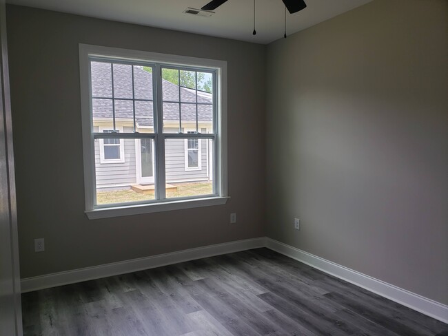 Building Photo - 218 Forest Dr