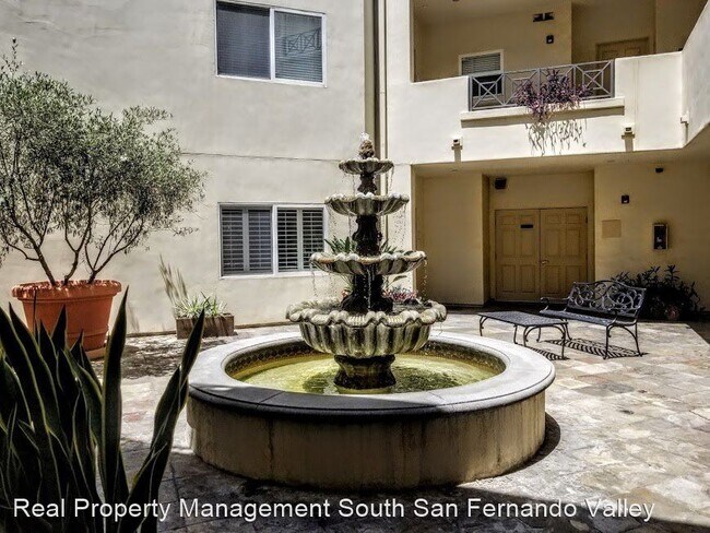 Building Photo - 2 br, 2 bath House - 4400 Cartwright Ave #206