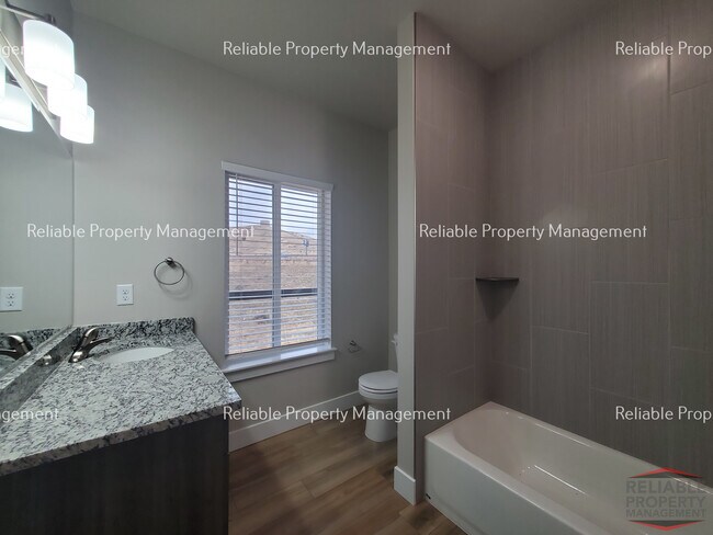 Foto del edificio - 1654 Ammon St