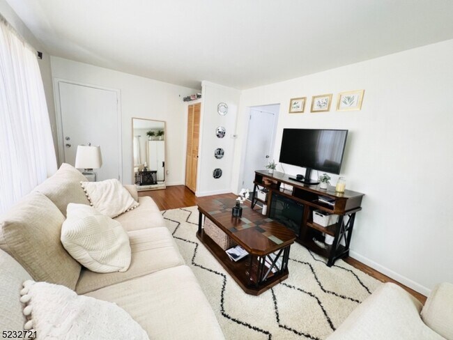 Building Photo - 44 Barbara St