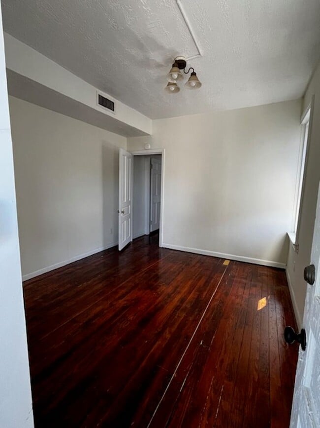 Building Photo - 139 E Philadelphia St