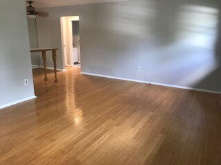 Spacious living space - 601 Mistletoe Ave