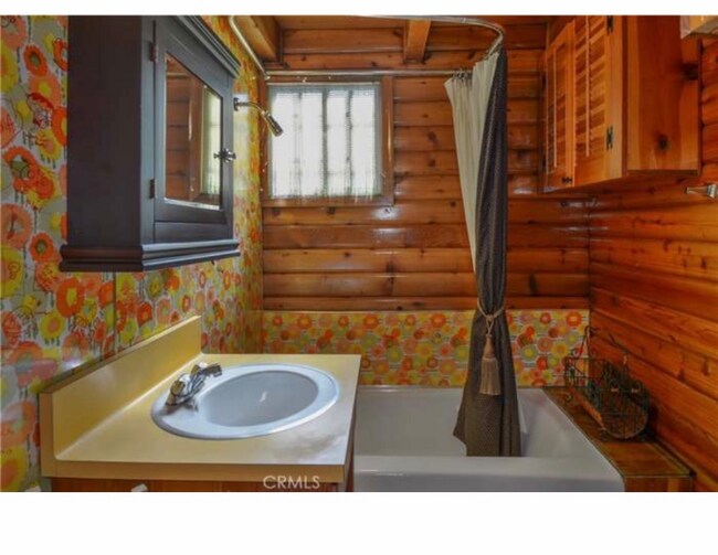 Foto del edificio - 527 Valley Dr