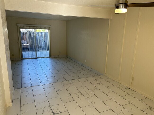 Foto del edificio - Spacious Townhome in Desirable Fairfield Area