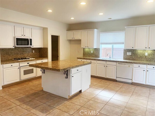 Building Photo - 26261 Paseo Toscana