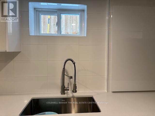 Building Photo - 8 York St