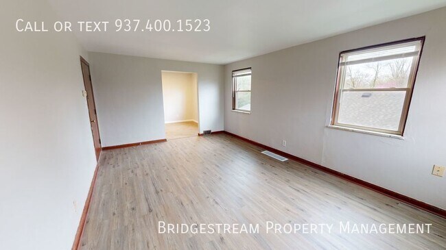 Foto del edificio - Upstairs updated 1 bedroom, 1 bath unit wi...