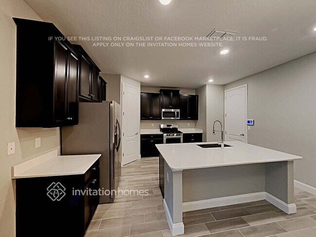 Foto del edificio - 421 Rivercliff Trl