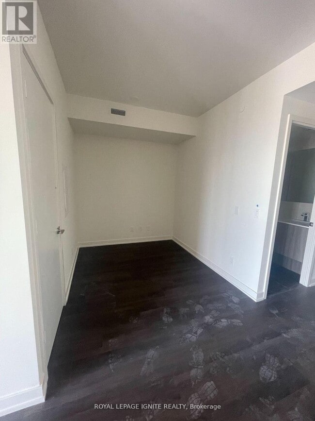 Building Photo - 10-1510 Deerlick Ct