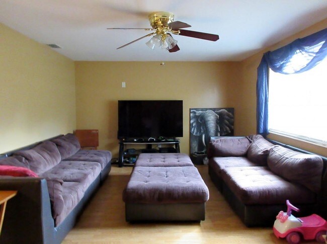 Foto del edificio - 9511 Lakeview Ct.