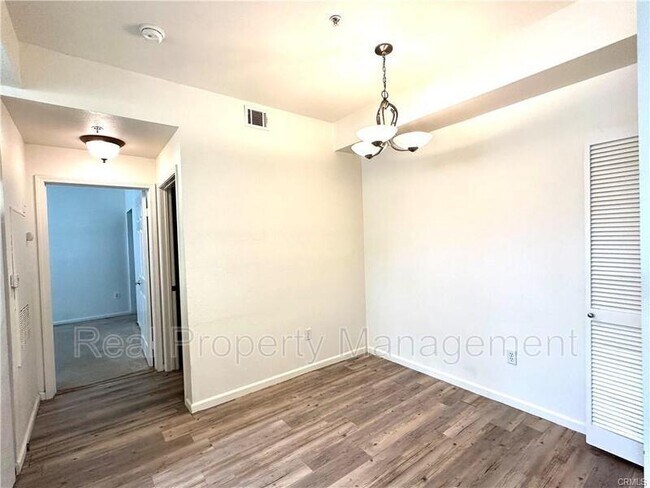 Foto del edificio - 375 Central Ave