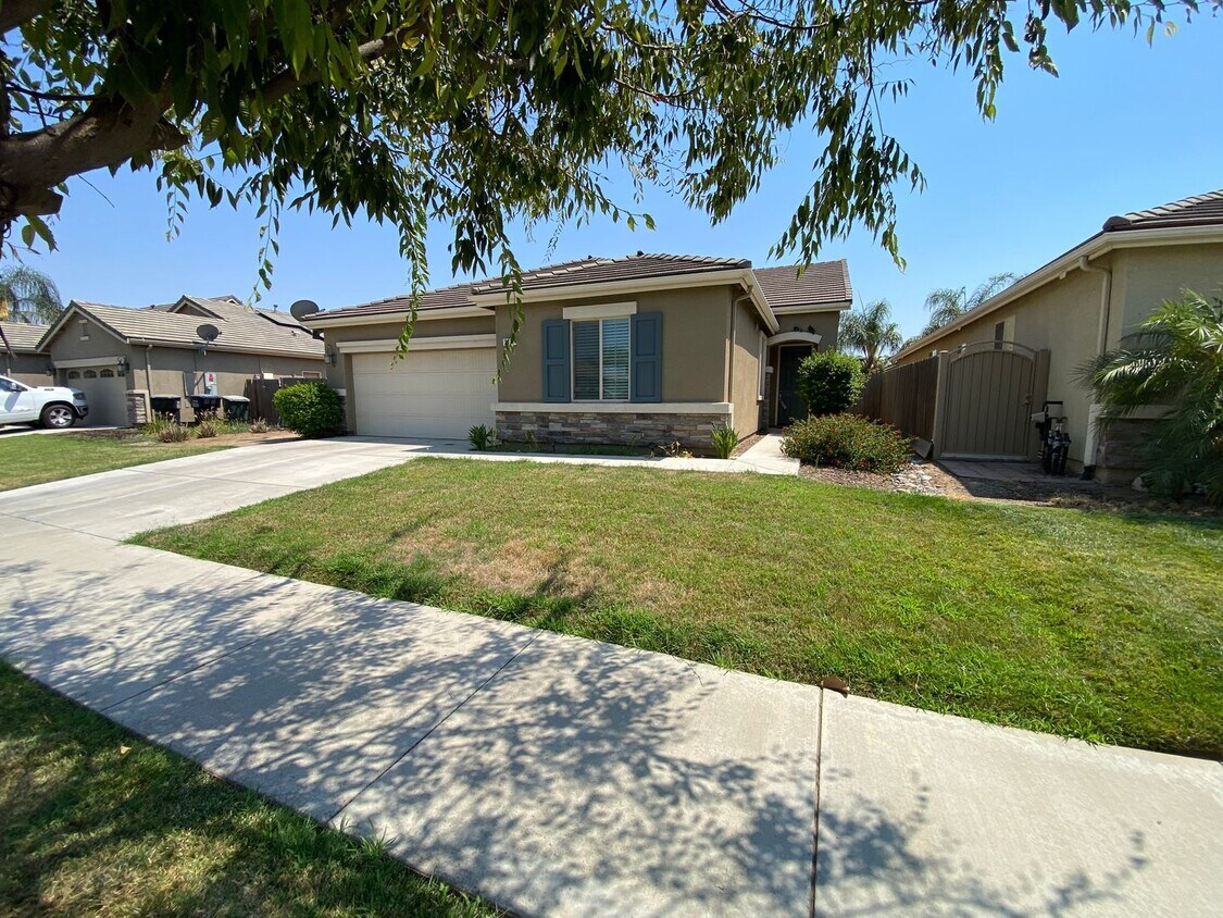 Primary Photo - Elegant NW Visalia Home Available Now!