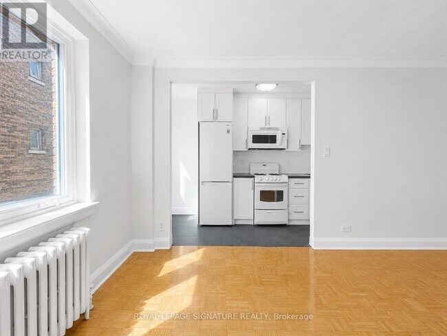 Building Photo - 396 Avenue Rd