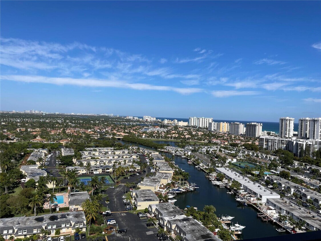 Foto principal - 2500 Parkview Dr