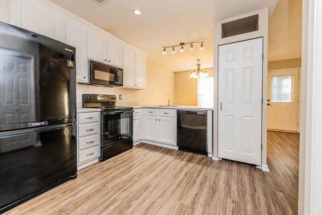 Building Photo - 321 Grand Ave