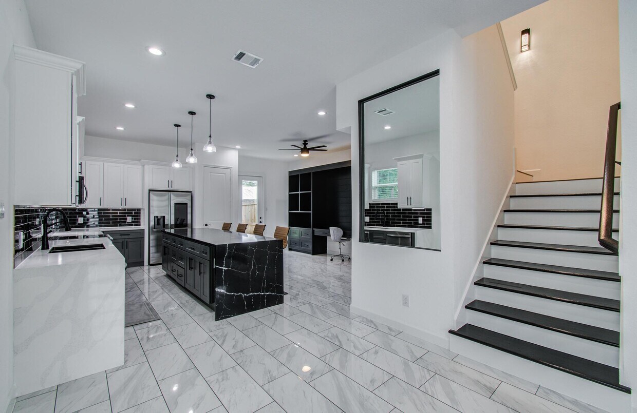Photo - 5905 Crest Ct (Houston, TX)