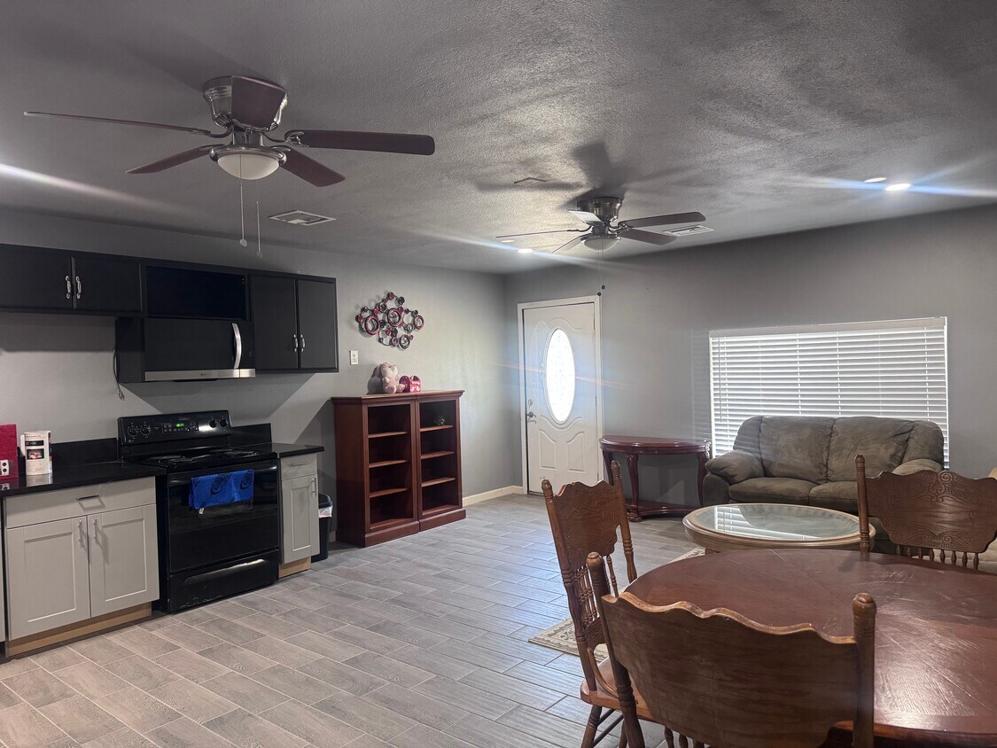 Foto principal - 2841 E Campbell Ave