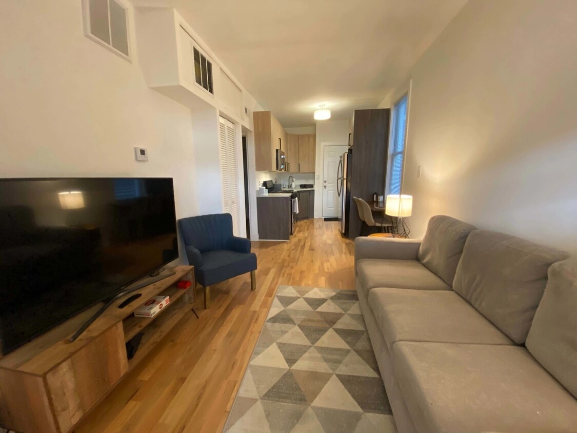 Photo - 1851 W Dickens Ave (Chicago, IL)