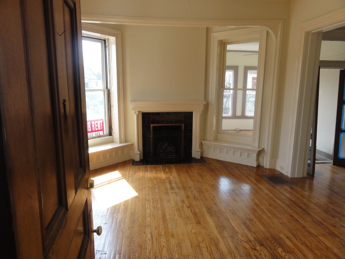 Living Room - 403 Oak St