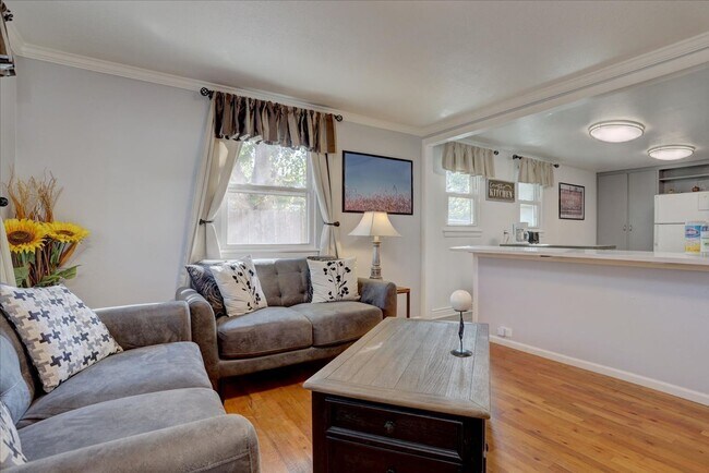 Foto del edificio - Completely Renovated & Fully Furnished 2Bed/1Bath/1 garage in Arvada!