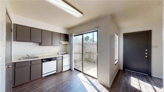 Foto del edificio - 725 Peppertree Dr
