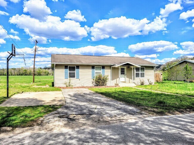 Building Photo - Fenced home near FLW!