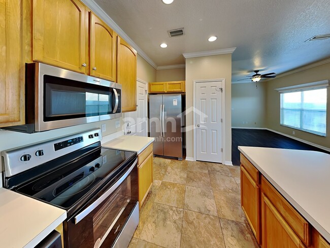 Building Photo - 1520 Presidio Dr
