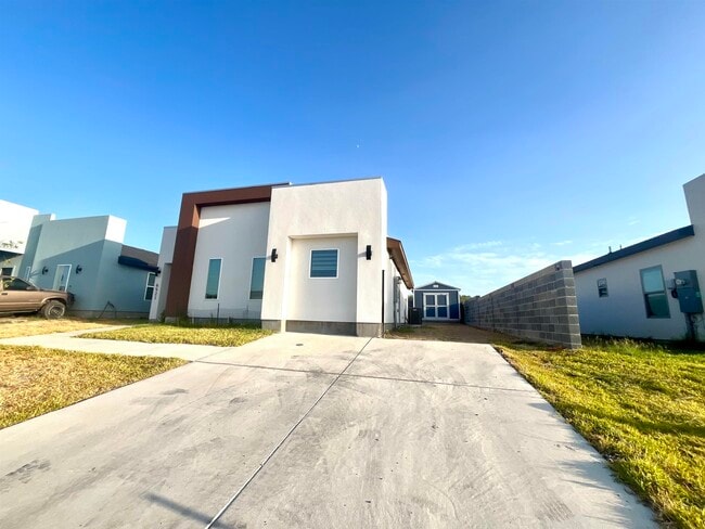 Building Photo - 6521 Adenia Loop