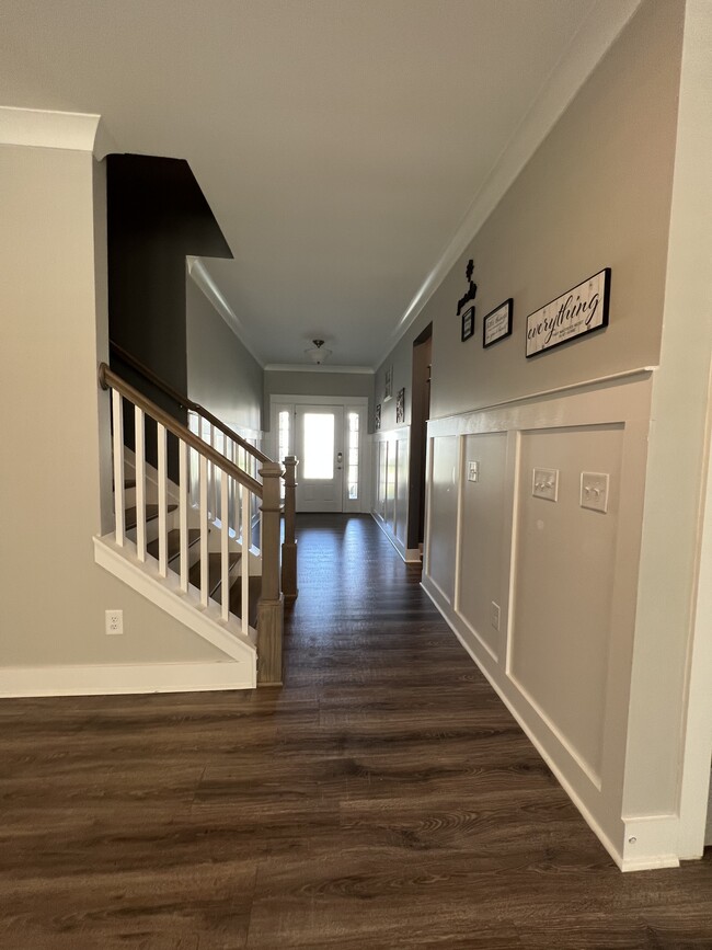 Building Photo - 1073 River Oaks Blvd