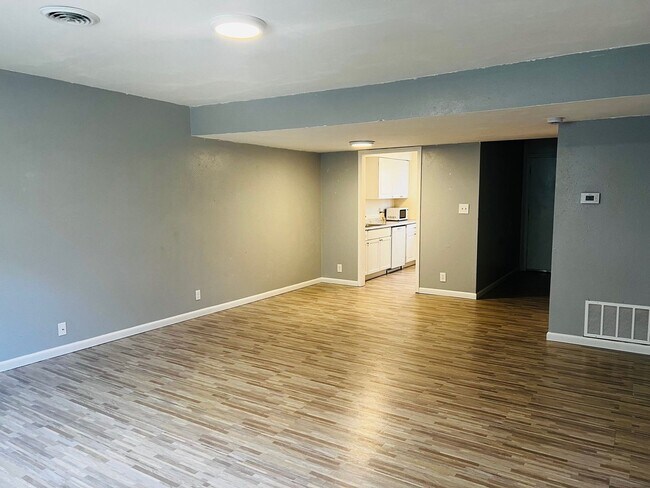 Building Photo - WATER & TRASH INCLUDED - CENTRAL LOCATION!