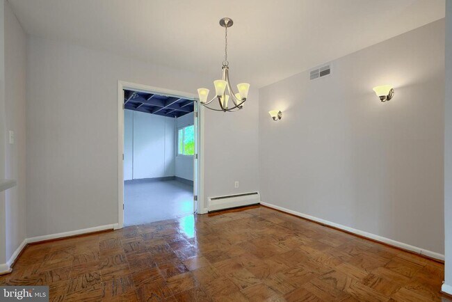 Foto del edificio - 6301 Charles St