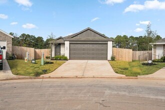 Building Photo - 1627 Windwood Dr