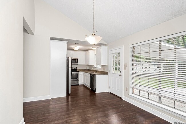 Foto del edificio - 15146 Cocodrie Ave