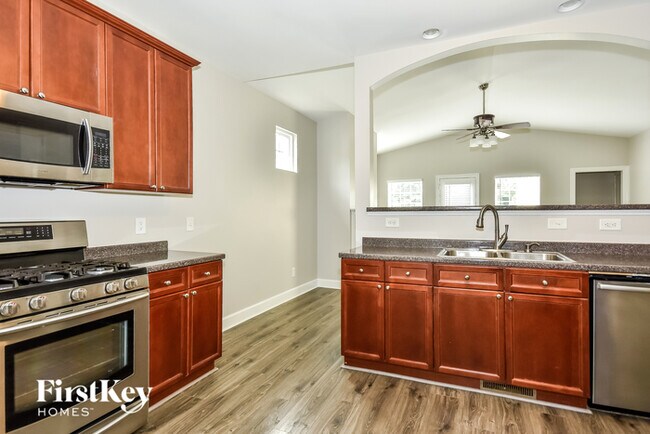 Building Photo - 6957 Sunnywood Dr