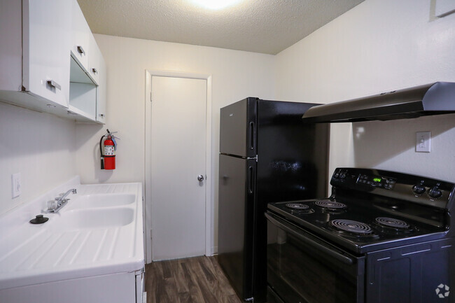 Kitchen 1BR 1BA 630SF - The French Quarter