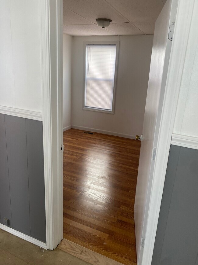 Bedroom 1 - 8 E Kendall St
