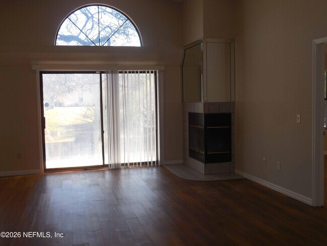 Foto del edificio - 2093 St Martins Dr E