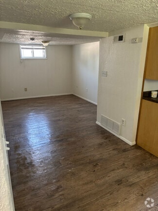 Building Photo - 424 E Dillon St